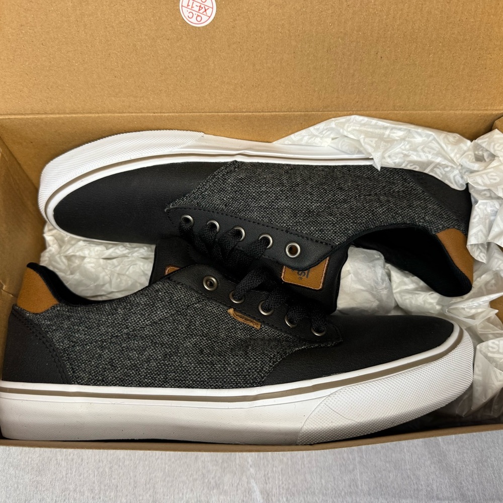 Vans Black and Gray Low-Top Sneakers with White Sole - Picture 2 of 11